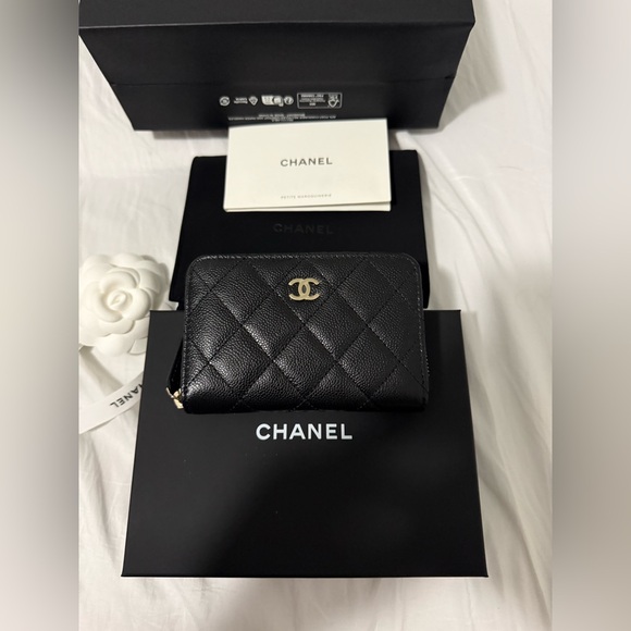Chanel Caviar leather wallet in black - Picture 1 of 6